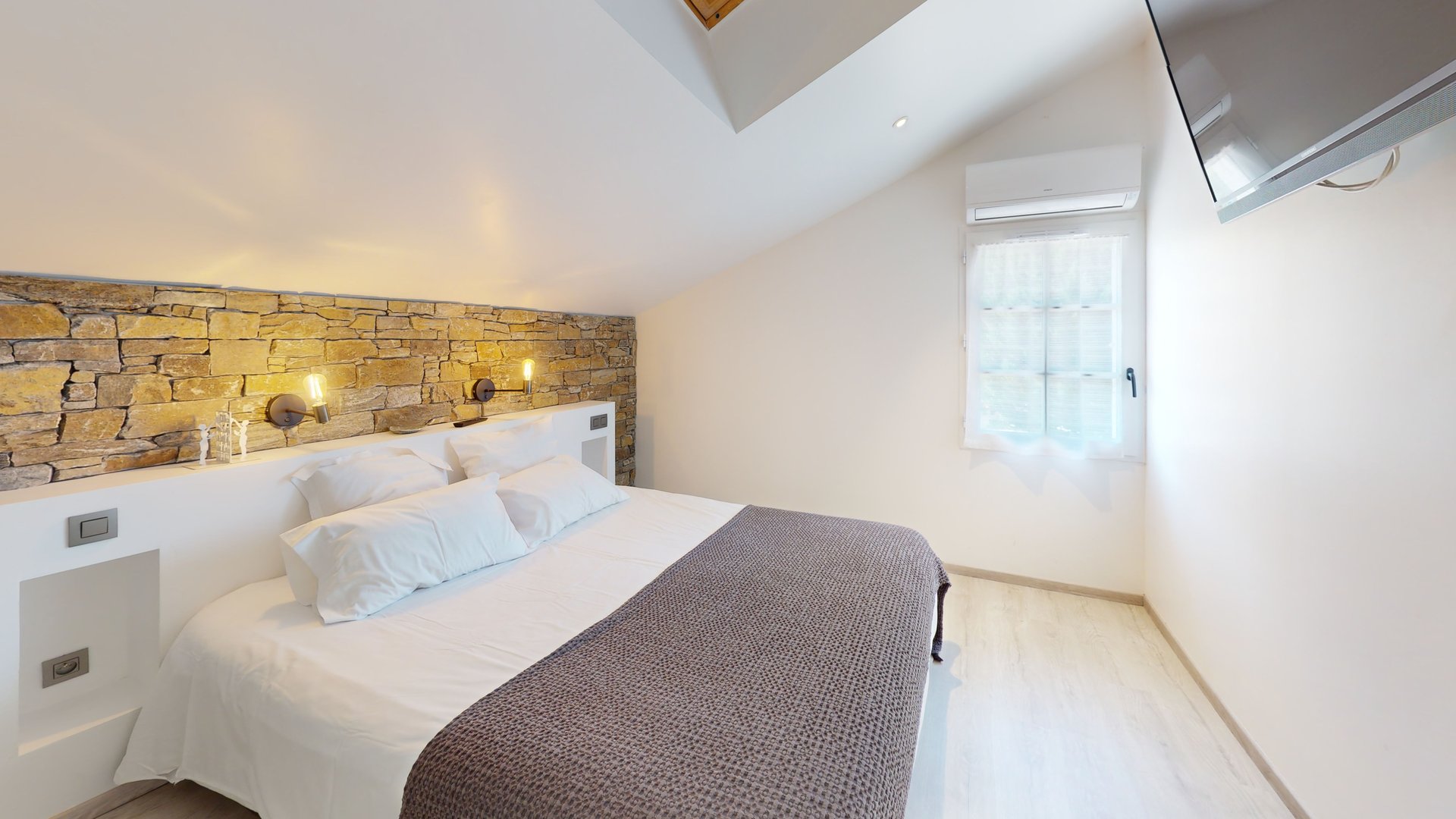 Chambre 01 Vue 1 • Gîte Villa Harriet ©