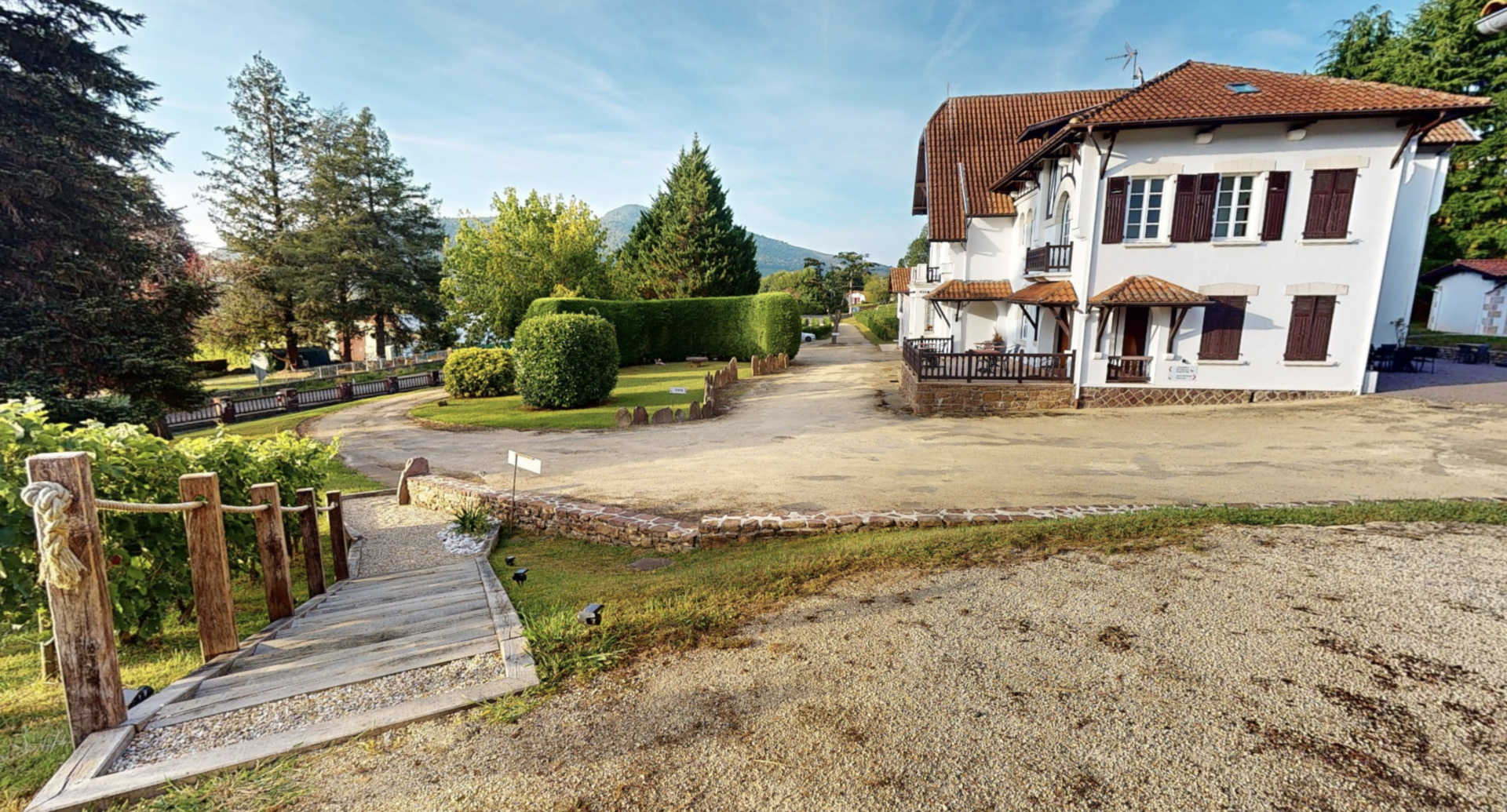 Terrasse Nord-ouest Vue Panoramique 02 • Domaine Villa Harriet ©